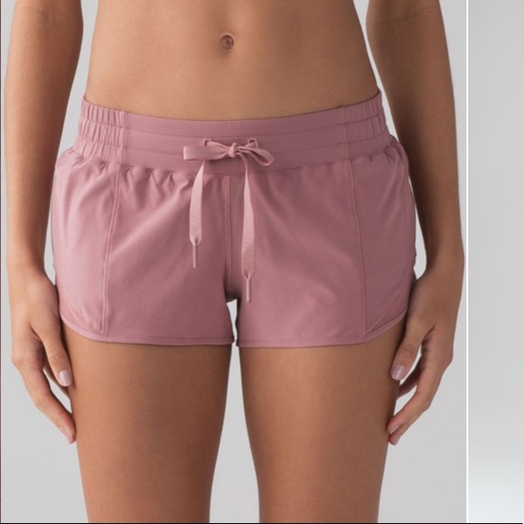 lululemon athletica Pants - 💥50% OFF💥 Lululemon Hotty Hot Shorts